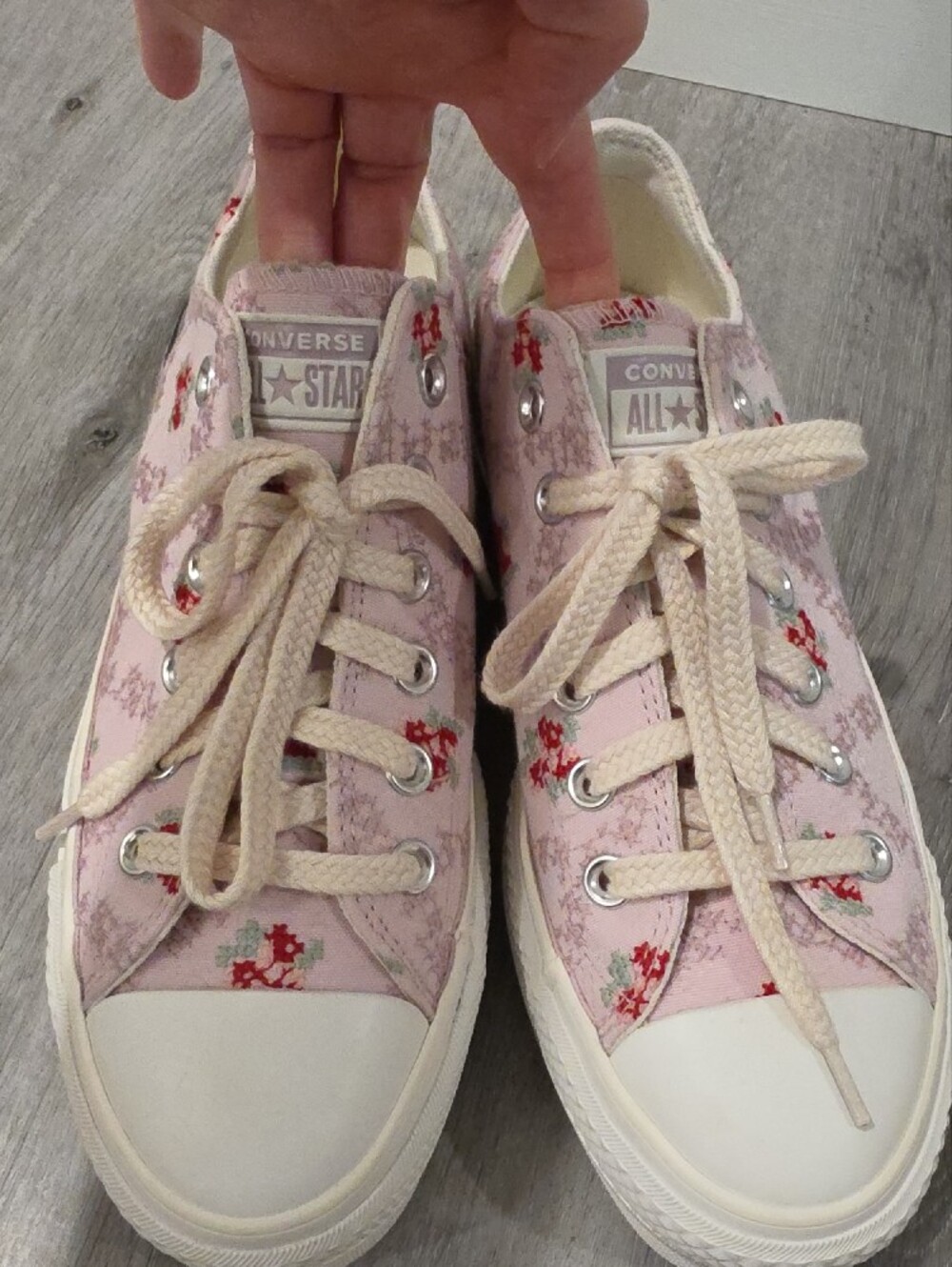Converse Lift Platform - Rose Cross Stitch - Low Top, Size 8 - Picture 12 of 16